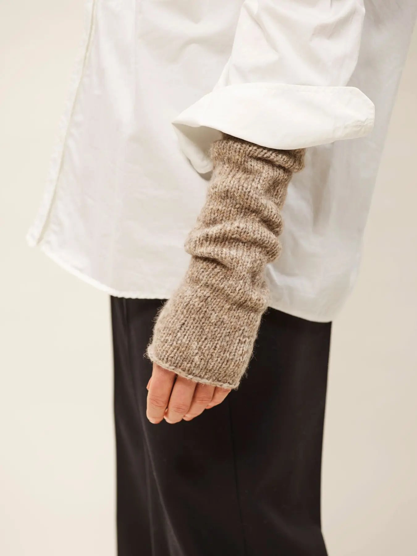 BLACK WEEK 50% RABATT - Emmy lue, hals og løse ermer