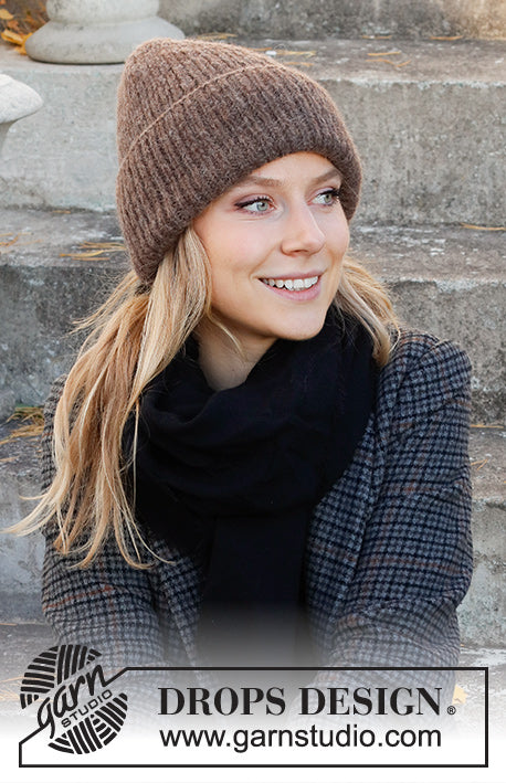 Winter Smiles Hat by DROPS Design