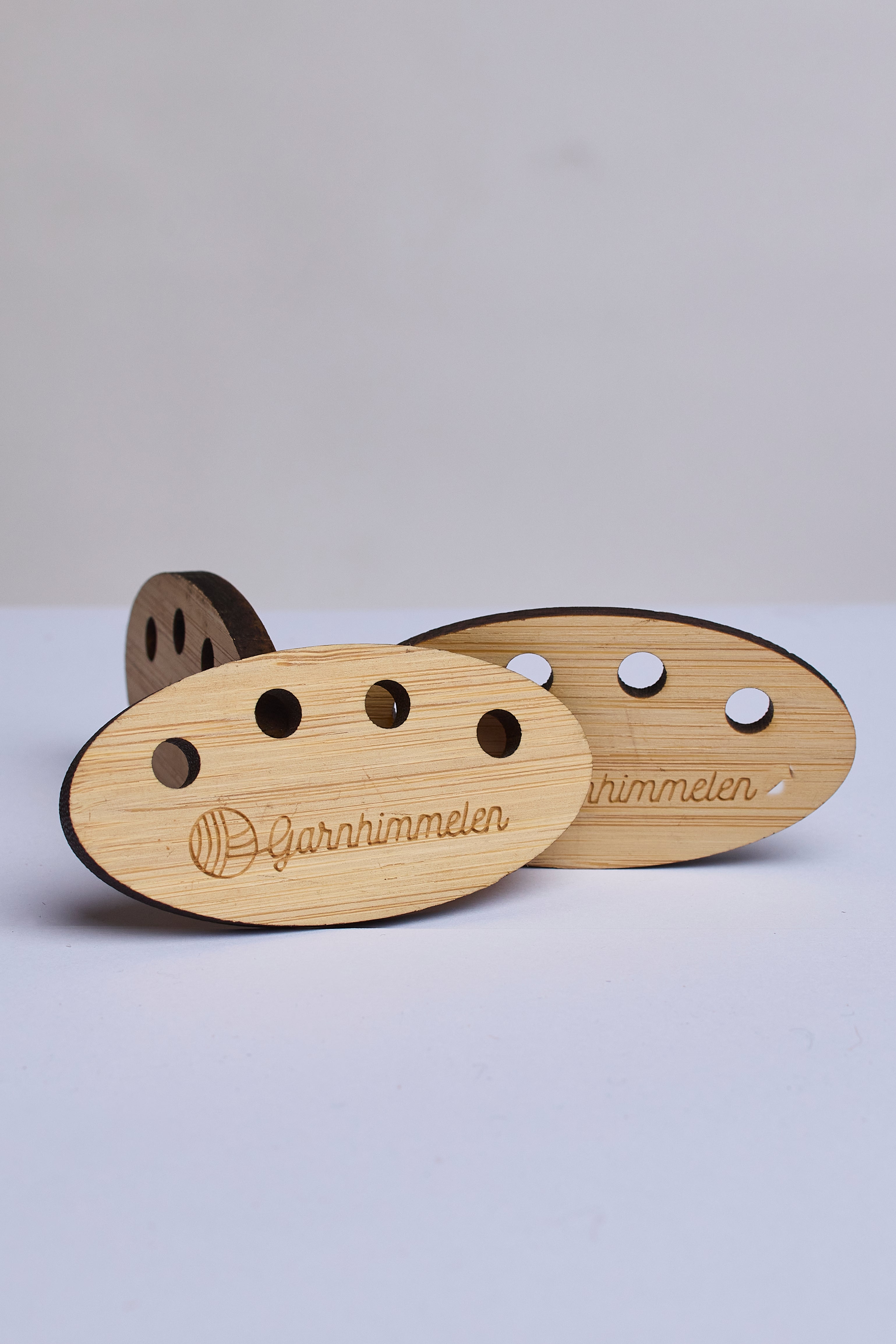 NYHET! Praktisk tråd holder i bambus! Når du strikker med flere farger.