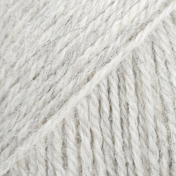 20% rabatt Winter Shimmer Poncho fra Drops design
