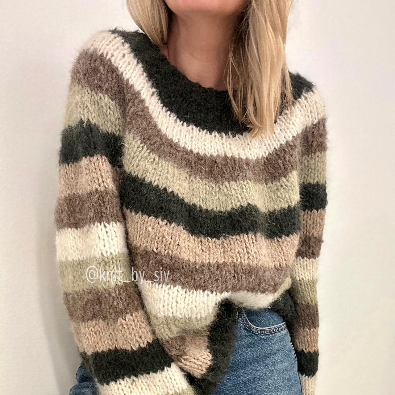 KUN STRIKKEOPPSKRIFT - Sandragenseren lett oversized i alpakka
