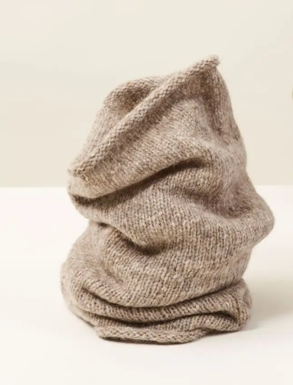 BLACK WEEK 50% RABATT - Emmy lue, hals og løse ermer