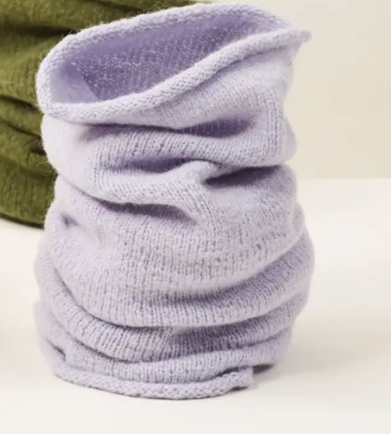 BLACK WEEK 50% RABATT - Emmy lue, hals og løse ermer