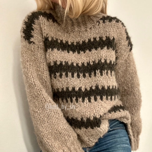 HÅNDSTRIKKET, Weekend sweater i alpaca, 2 farger