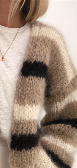 KUN STRIKKEOPPSKRIFT - Enkel stripejakke i alpakka og mohair