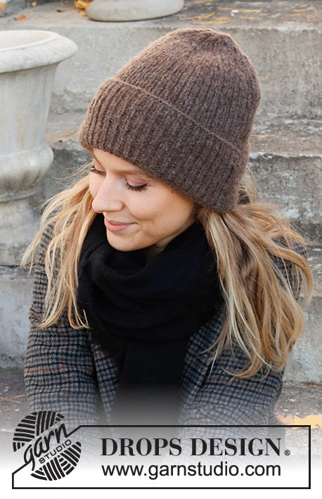 Winter Smiles Hat by DROPS Design