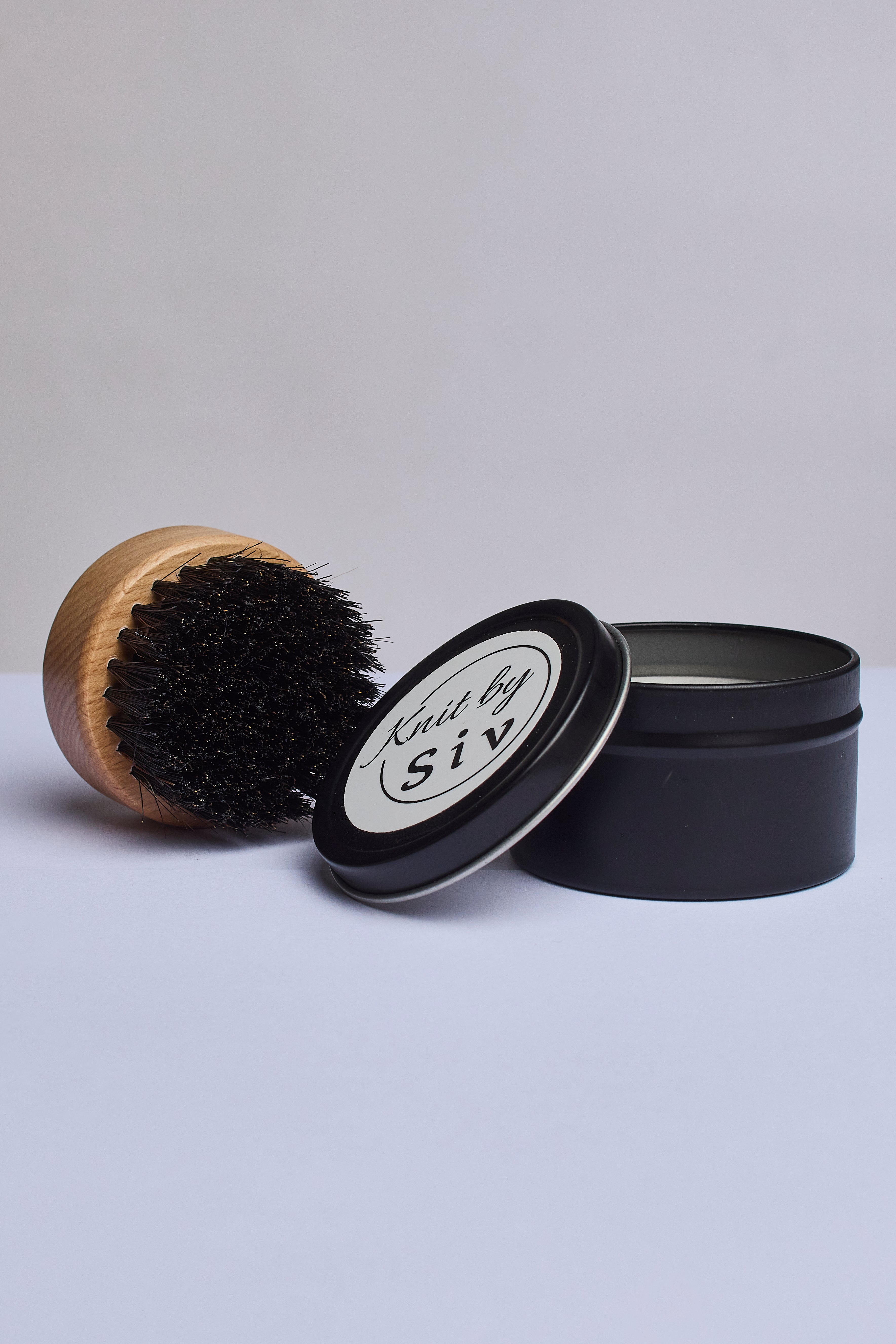 NYHET - Praktisk mohair børste i bøketre! Inklusiv metallboks