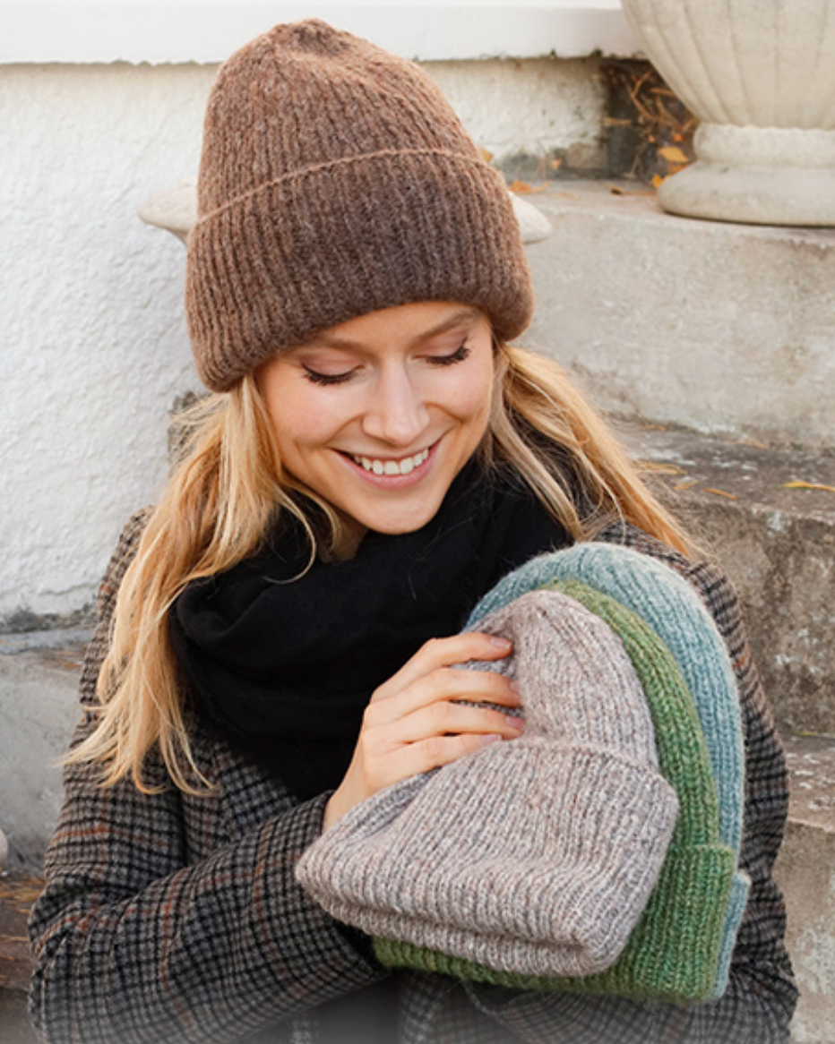 Winter Smiles Hat by DROPS Design