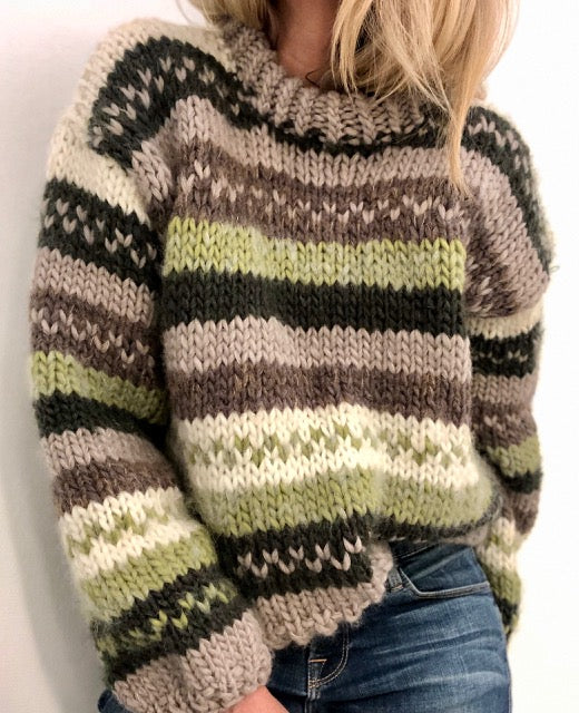 My Fallsweater in wool, green model